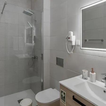 Art Deco Apartments, * פונשל