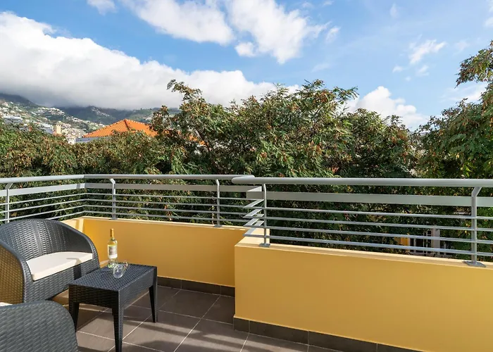 Apartment Art Deco Apartments, *