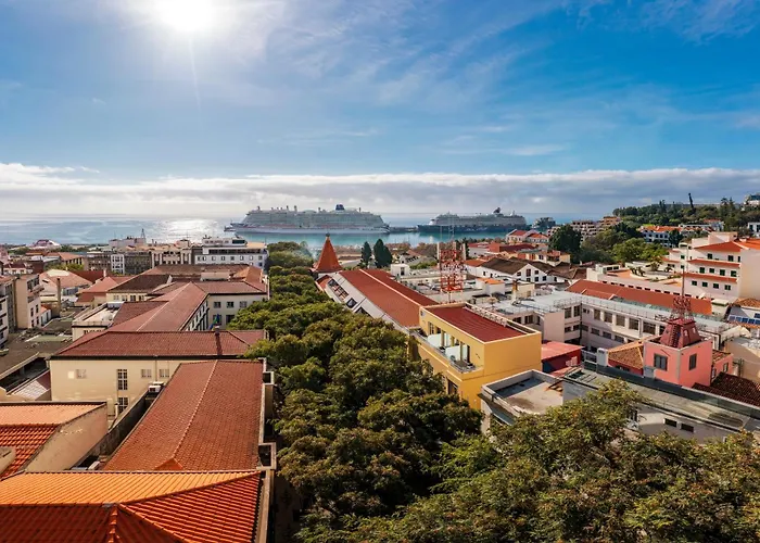 Apartment Art Deco Apartments, *